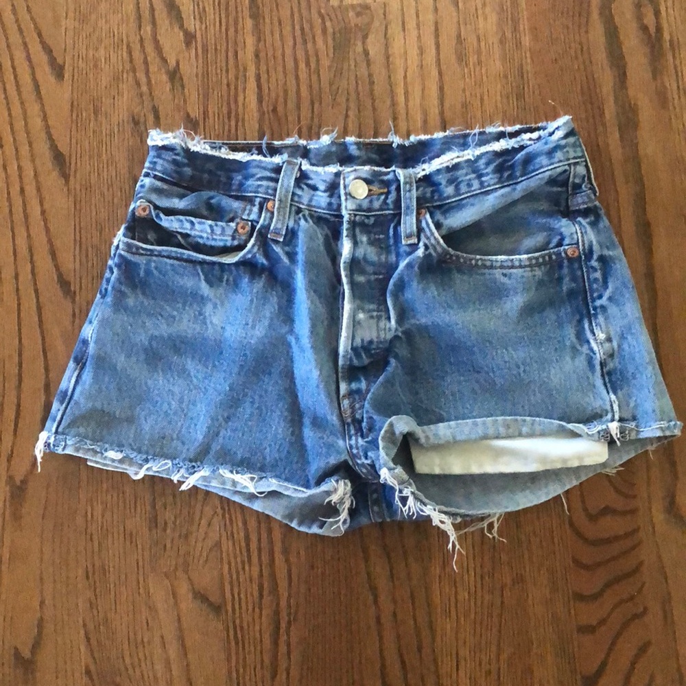 Levi’s button up high waisted shorts